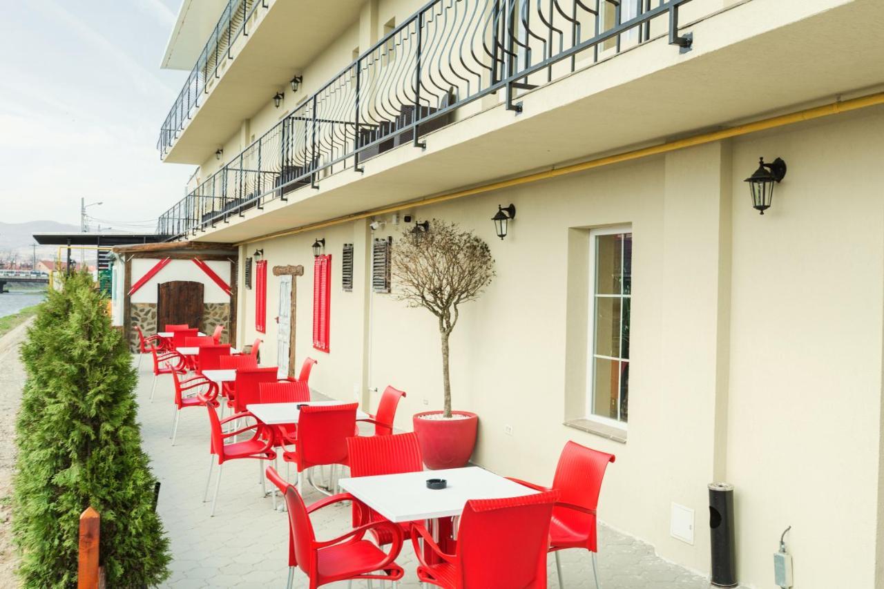 Vila Nicole Hotel Hateg Luaran gambar